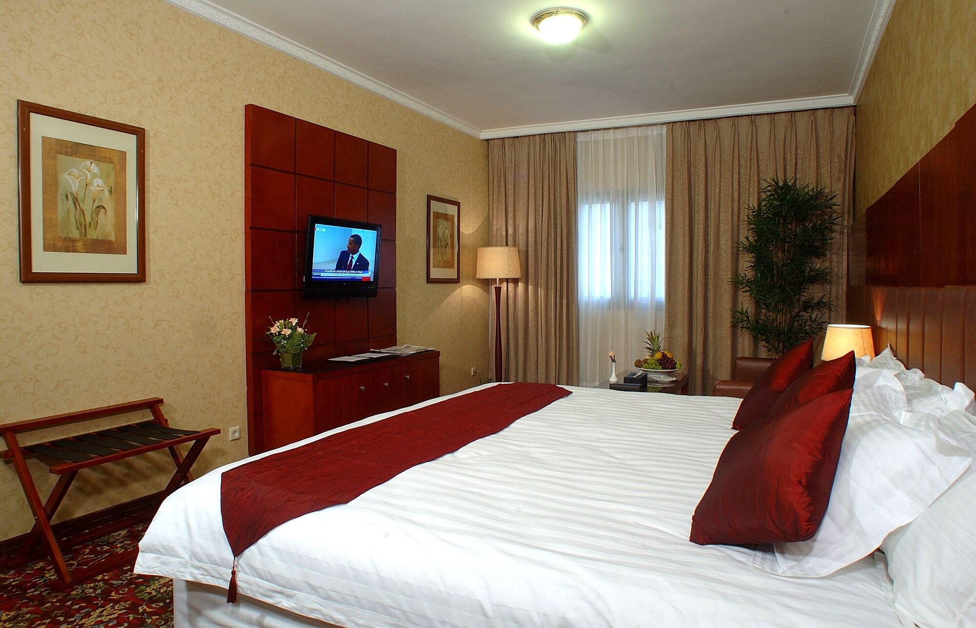 Shaza Regency Plaza Al Madinah Hotel Медина Екстериор снимка A room at the hotel