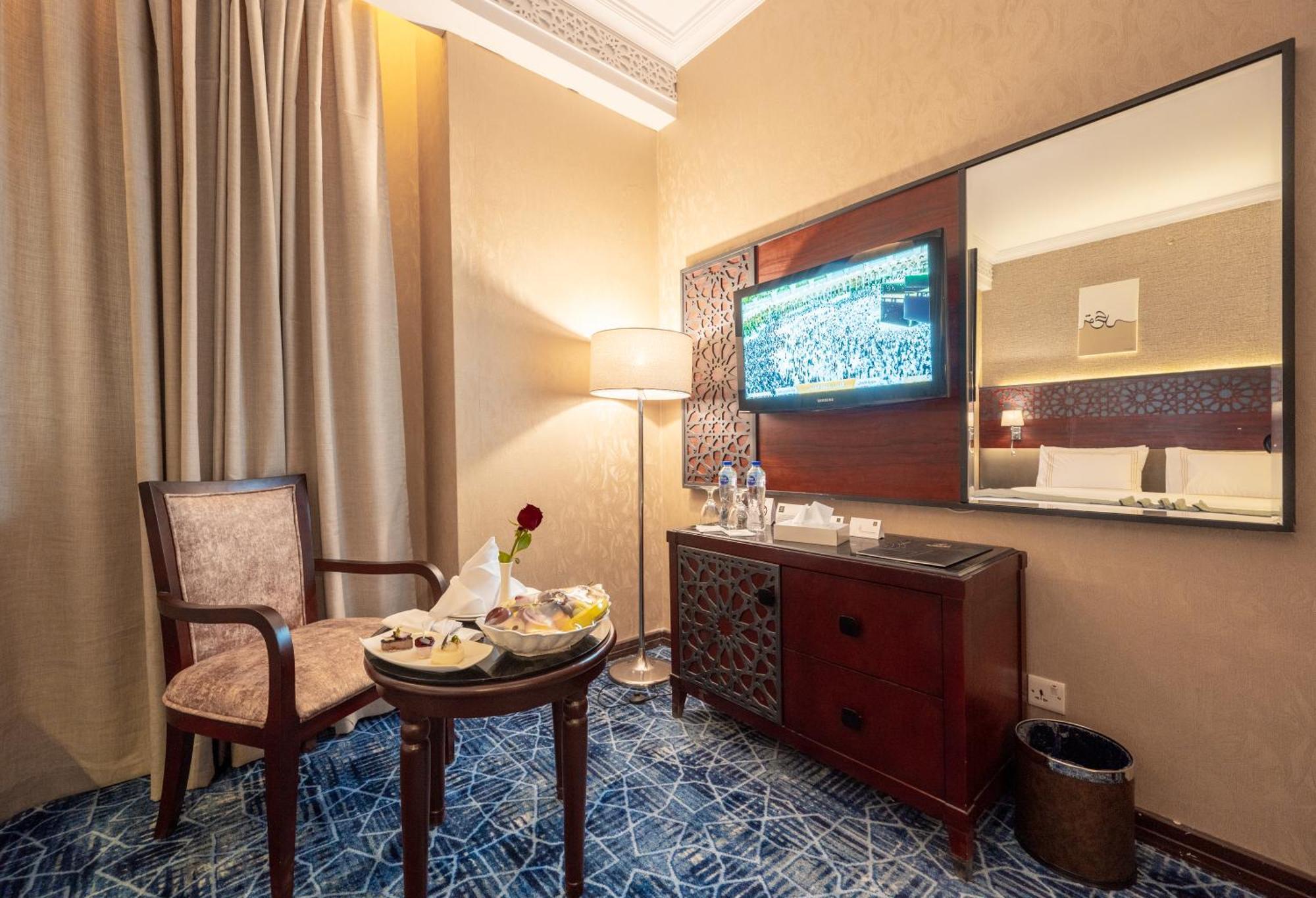 Shaza Regency Plaza Al Madinah Hotel Медина Екстериор снимка A room at the hotel