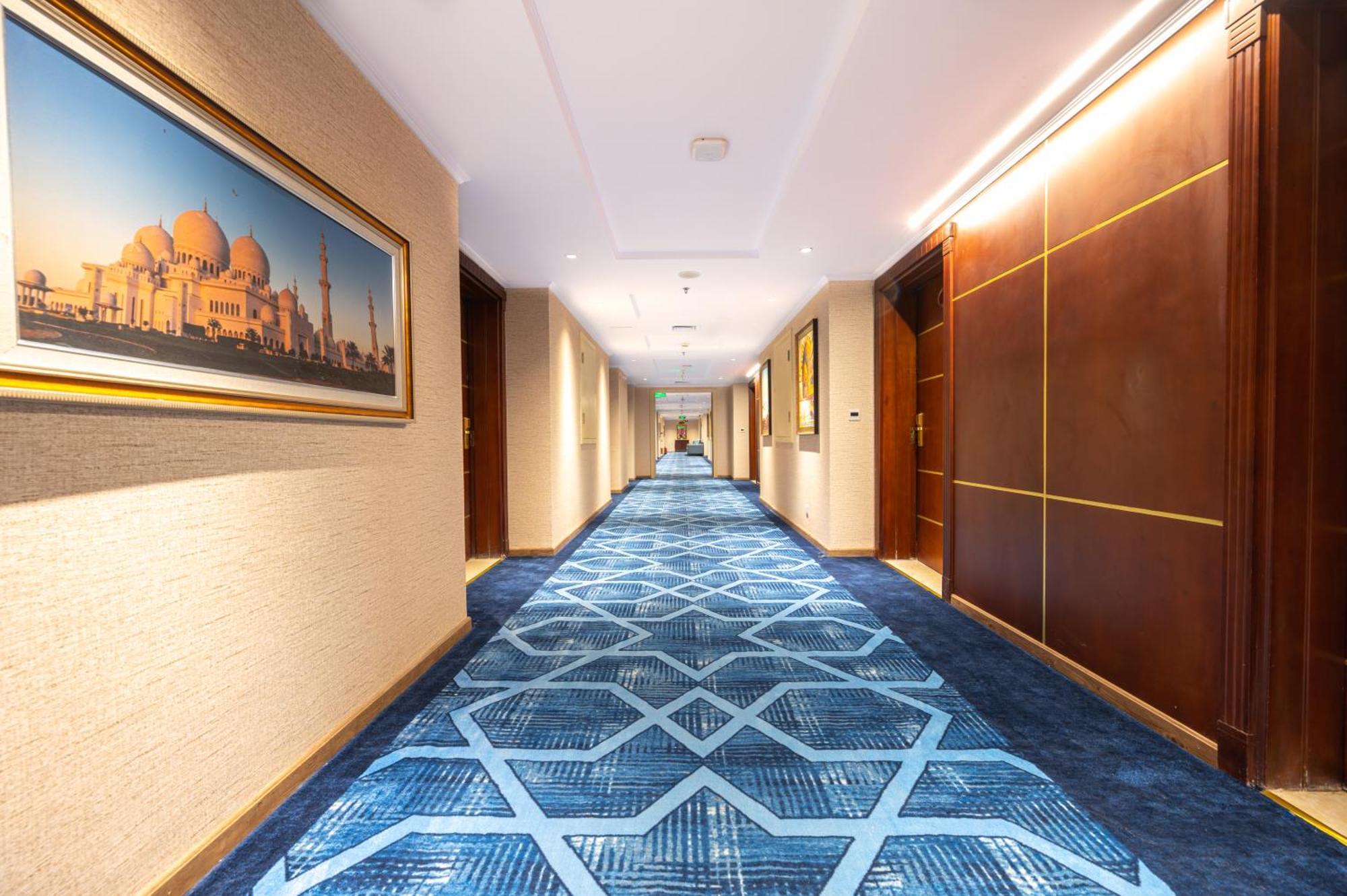 Shaza Regency Plaza Al Madinah Hotel Медина Екстериор снимка A corridor at the Taj Mahal Palace
