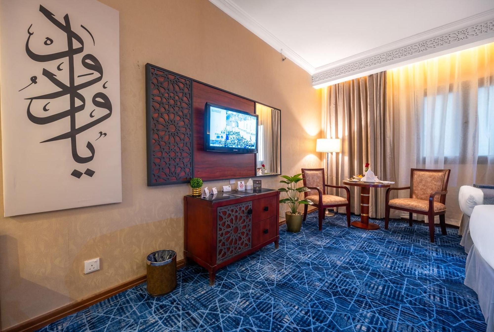 Shaza Regency Plaza Al Madinah Hotel Медина Екстериор снимка A room at the hotel