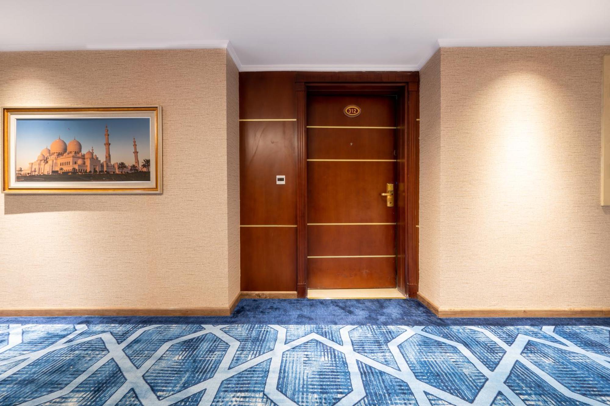 Shaza Regency Plaza Al Madinah Hotel Медина Екстериор снимка A door in a hotel