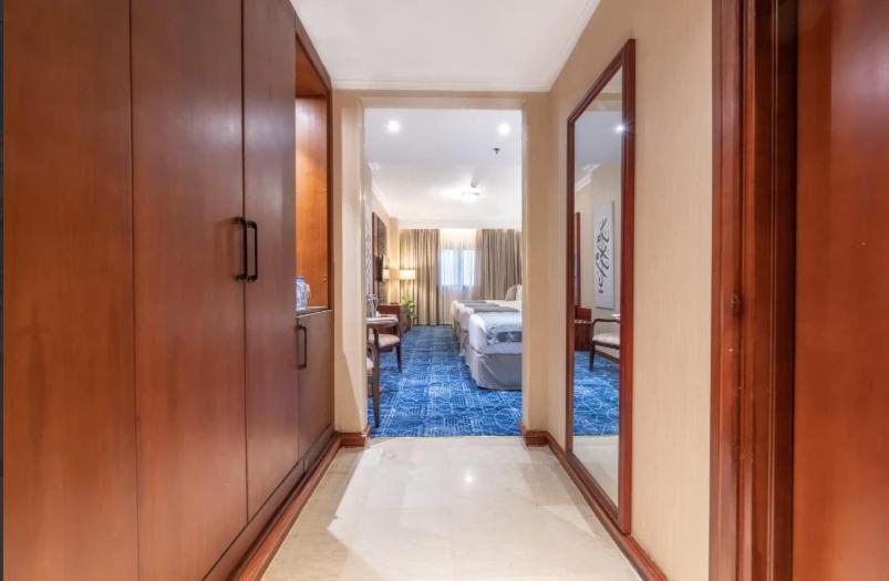 Shaza Regency Plaza Al Madinah Hotel Медина Екстериор снимка A guest room at the hotel