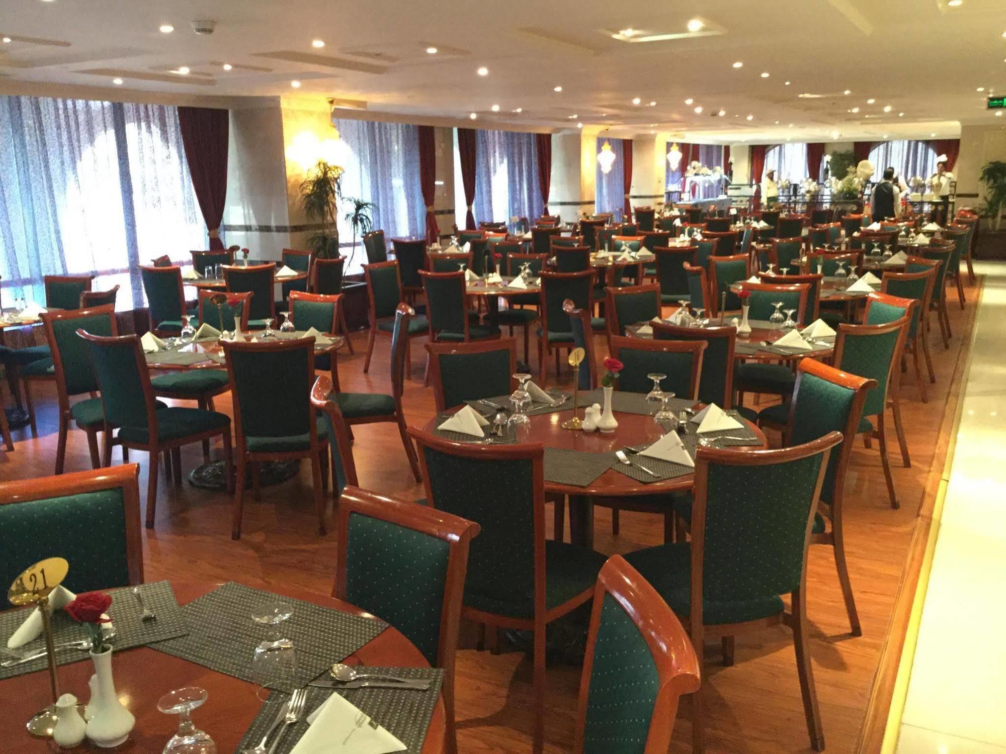 Shaza Regency Plaza Al Madinah Hotel Медина Екстериор снимка The restaurant at the hotel