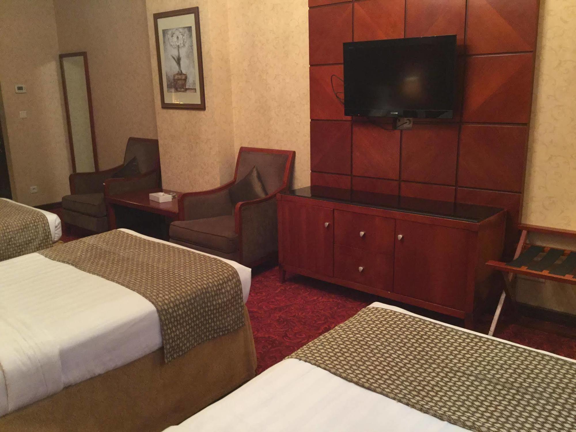 Shaza Regency Plaza Al Madinah Hotel Медина Екстериор снимка A room at the hotel