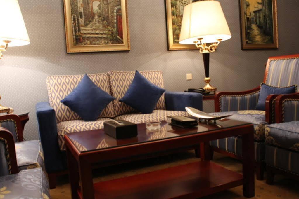 Shaza Regency Plaza Al Madinah Hotel Медина Екстериор снимка A living room
